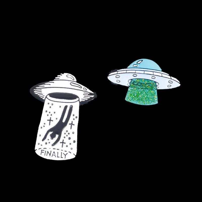 

1PCS Creative UFO Drop Oil Cartoon Alien Brooch enamel pin space ship badge rocket outer space pin future world adventure gift