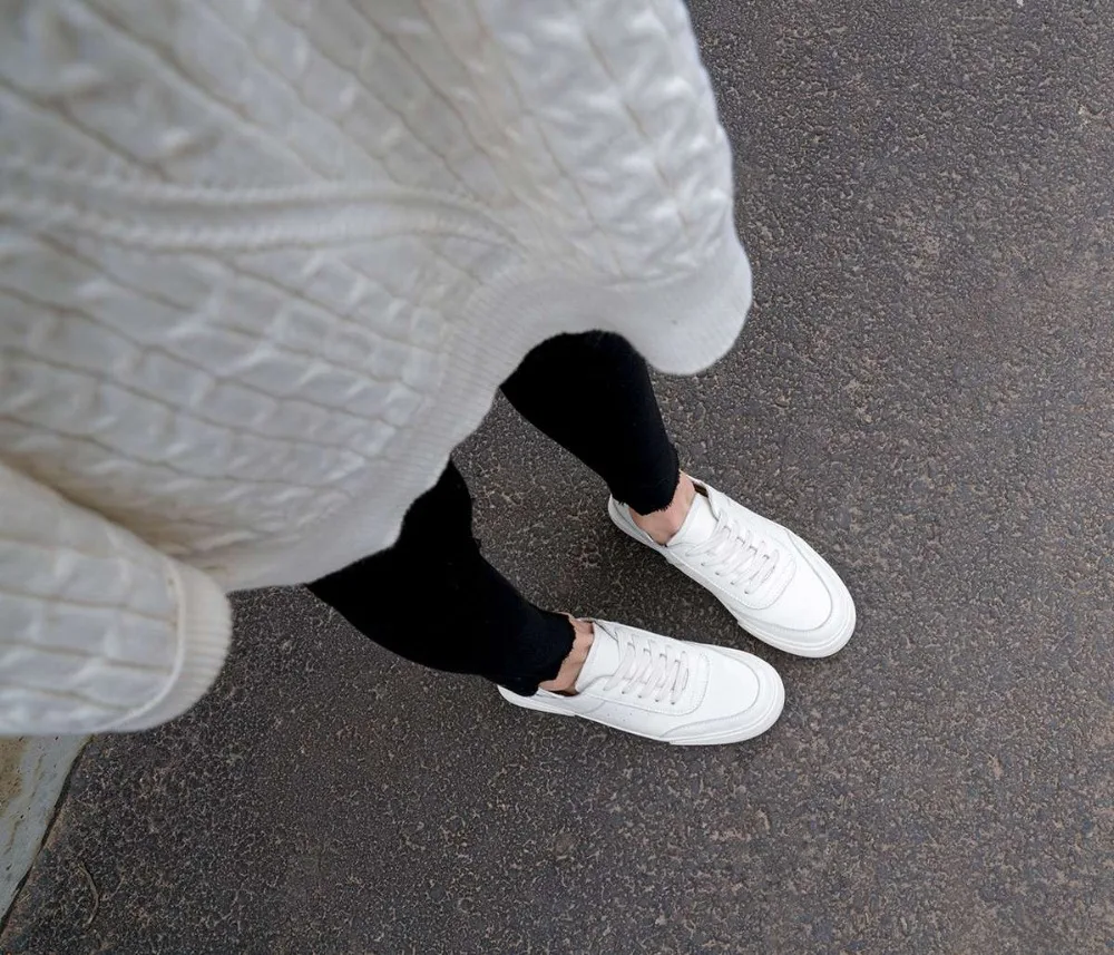 Лидер продаж; эксклюзивный дизайн; классические белые кроссовки с круглым носком из натуральной кожи на шнуровке; вентилируемая Вулканизированная Обувь На Шнуровке; L29