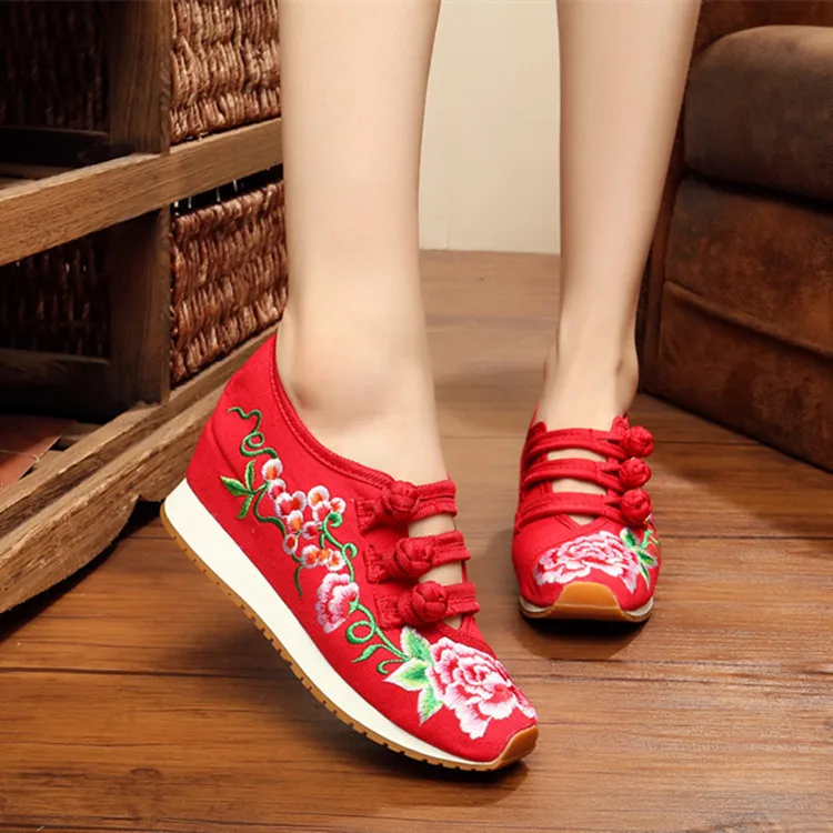 

2016 autumn Chinese Old BeiJing New Embroidery shoes Tourism national increased heel sport dance embroidered shoes 34-40