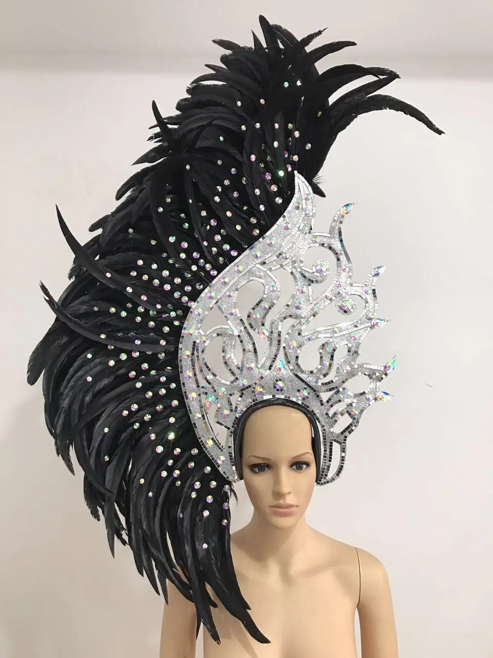 

Latin dance Samba accessories Fashion exquisite headdress feathers Delicate dance shows accessories Samba clothing