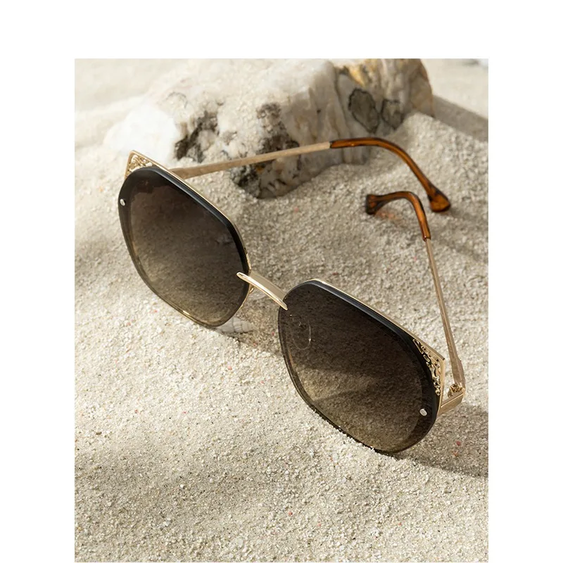 INMAN Elegant Beautiful Hole Out Frame Design Color Gradual Change Women Sunglasses