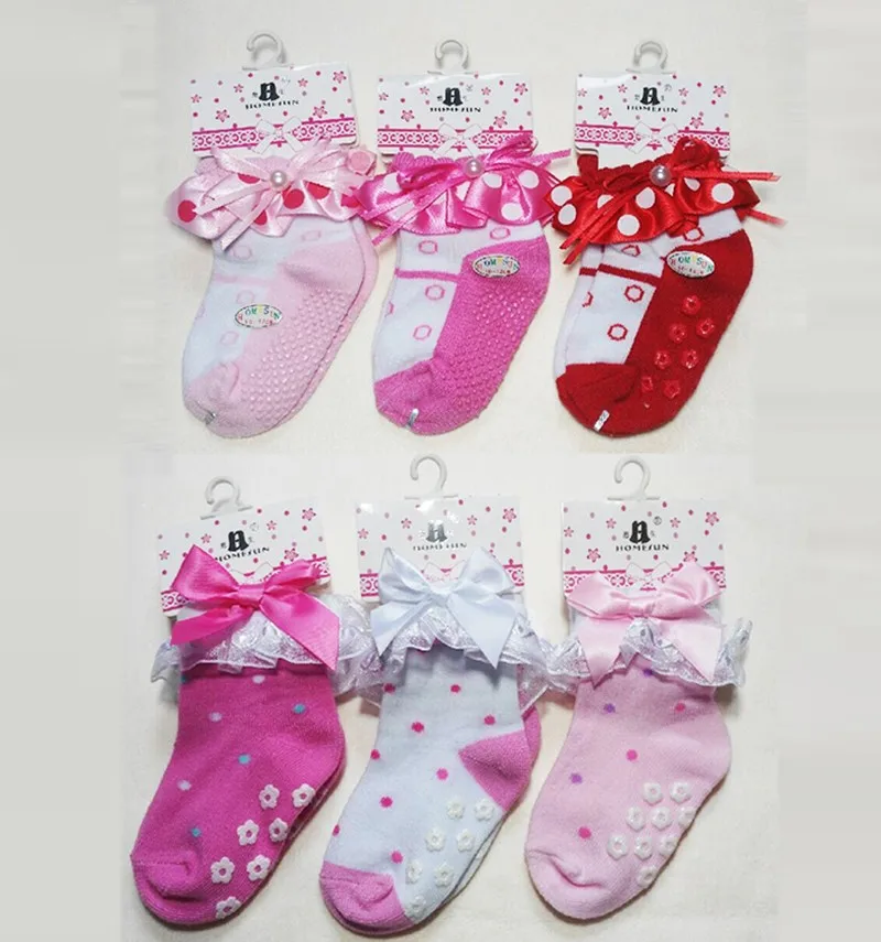 Носки для малышей наивысшего качества из кораллового флиса, 2 пары, нескользящая теплая обувь для новорожденных, носки-тапочки с рисунком