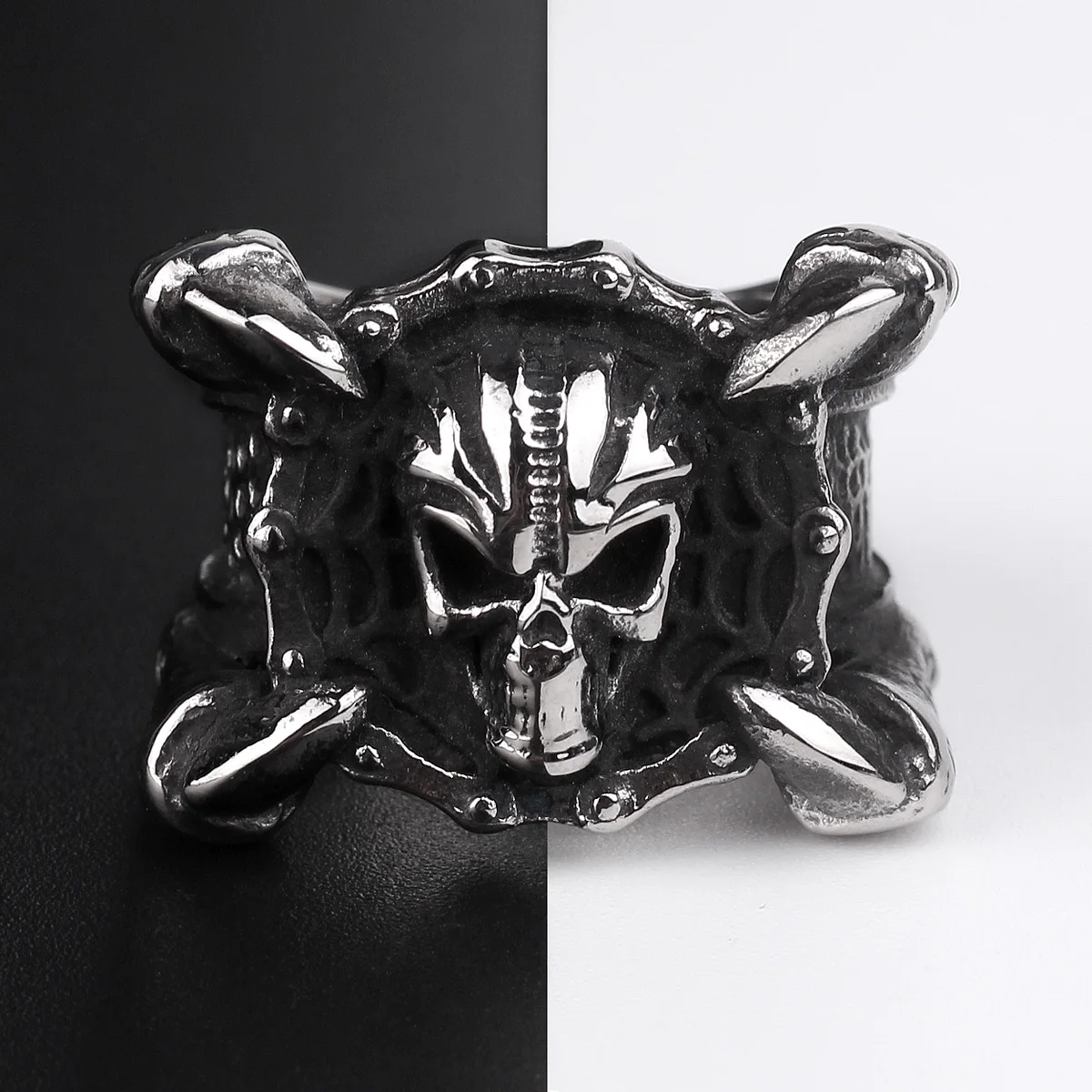 

Stainless Steel Men Rings Skull Dragon Claw Domineering Punk Rock Hip Hop for Biker Male Boy Jewelry Creativity Gift Wholesale