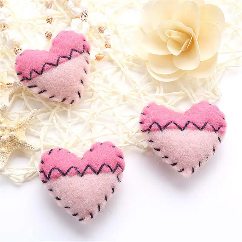 

1PC Multiple Colour Handmade Wool Felt Heart Shape Poke DIY Kits Multiuse Children New Year Bags Hat Coats Decorations Gifts