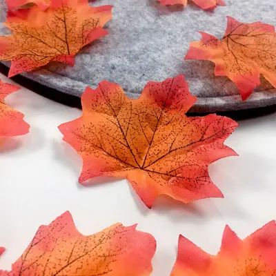 NICROLANDEE, 50 шт./лот, искусственные кленовые листья, поддельные осенние листья, свадебные украшения для дома - Цвет: Sunset Red