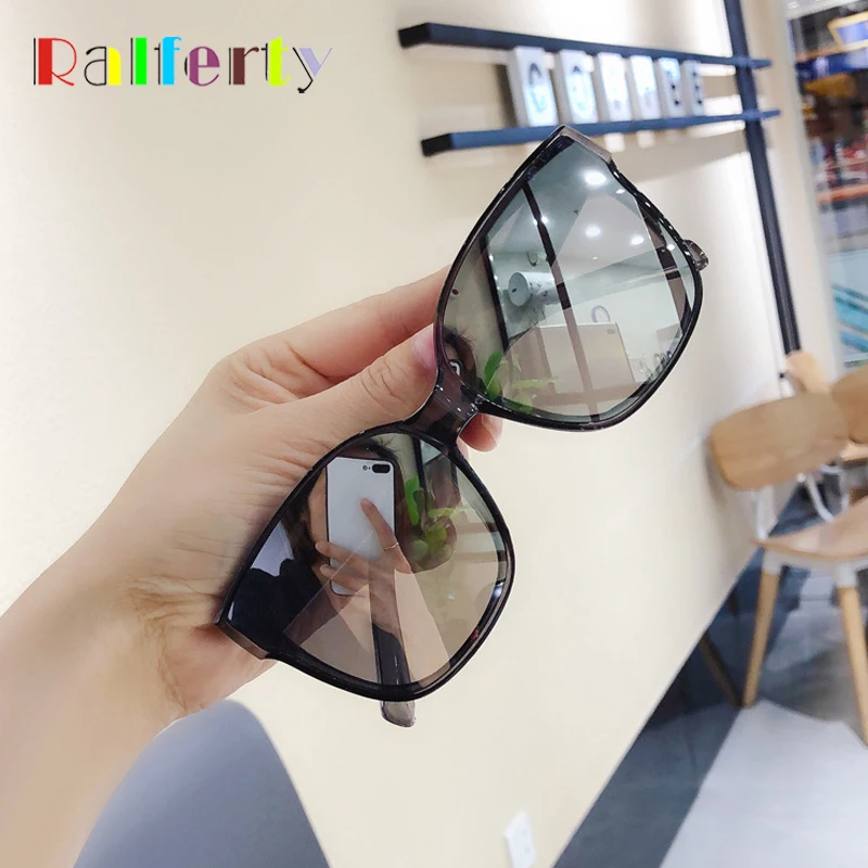

Ralferty Korea Style Square Sunglasses Women Men Oversized Black Mirror Shades Female Vintage Eyewear UV400 zonnebril M77103