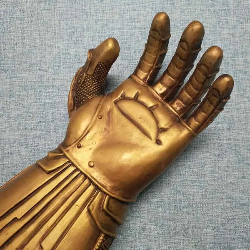 LED Light Thanos Infinity Gauntlet Avengers Infinity War Cosplay LED Gloves PVC Action Figure Model Toys Gift Halloween Props LED Light Thanos Infinity Gauntlet Avengers Infinity War Cosplay LED Gloves PVC Action Figure Model Toys Gift Halloween Props