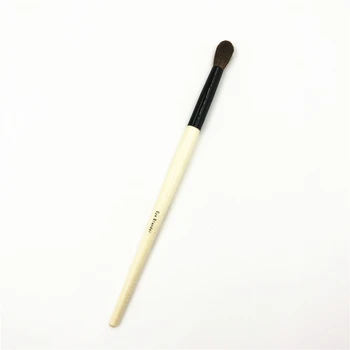 

Professional BB Long Handle Natural Goat Hair Eye Blender Eyeshadow Highlighter Makeup Brush 06