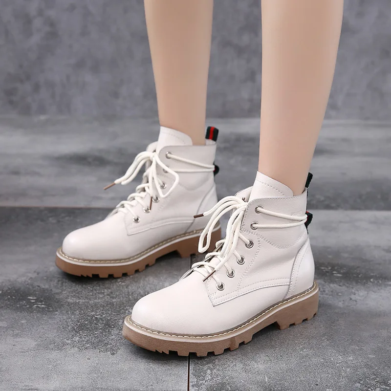 

2018 winter new fashion simple solid color Martin boots women leather comfortable wild casual high boots.