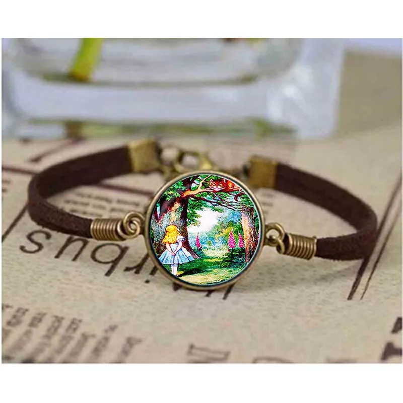 Алиса с браслетом с Чеширским котом. Браслет Алиса в стране чудес ...