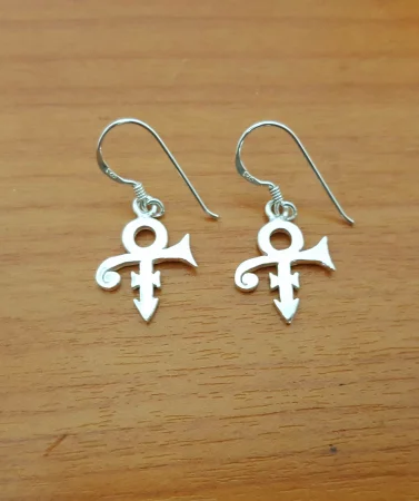 

10 pcs New Arrival Fashion Cute Tiny Silver Plated Prince Symbol Hood Earring Jewelry for Women Girls Gift SanLan