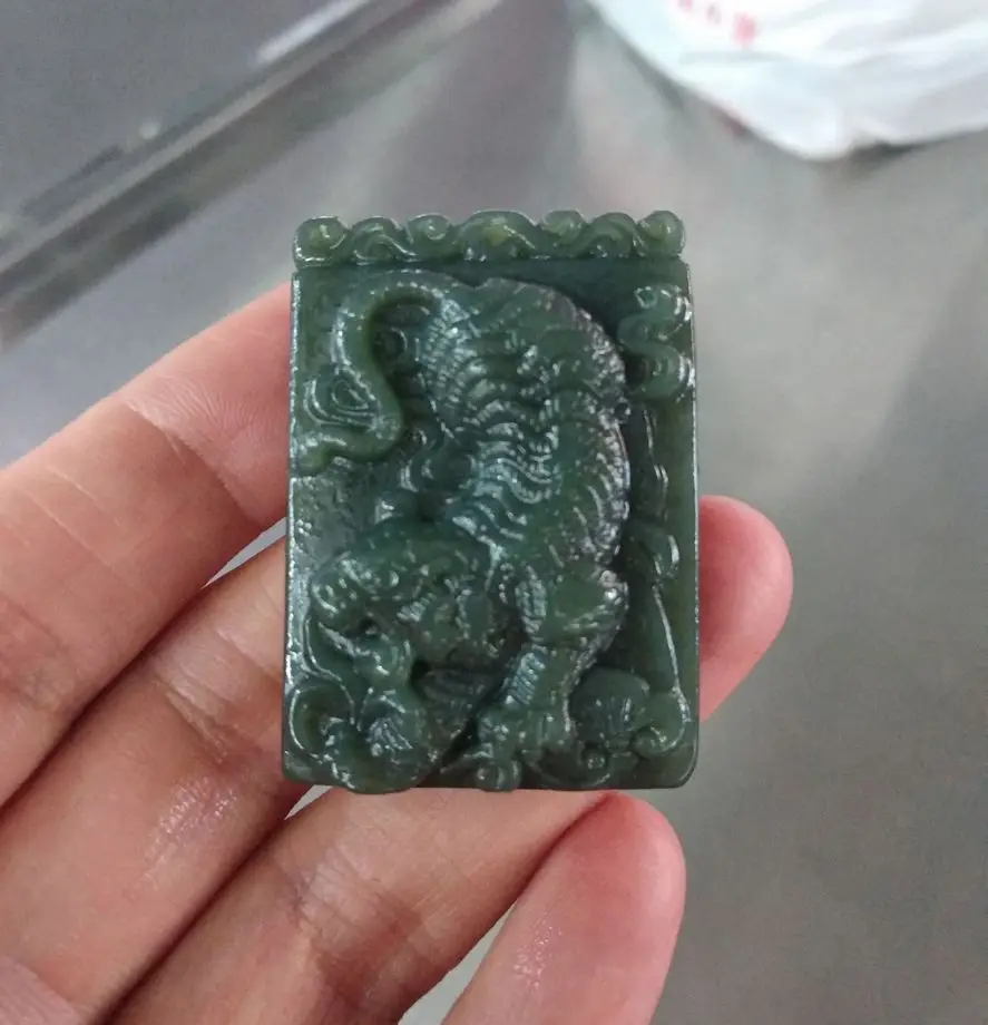 Craftsman Hand Carved Tiger Amulet Dark Green Jade Pendant Necklace TALISMAN Chinese Horoscope | Дом и сад