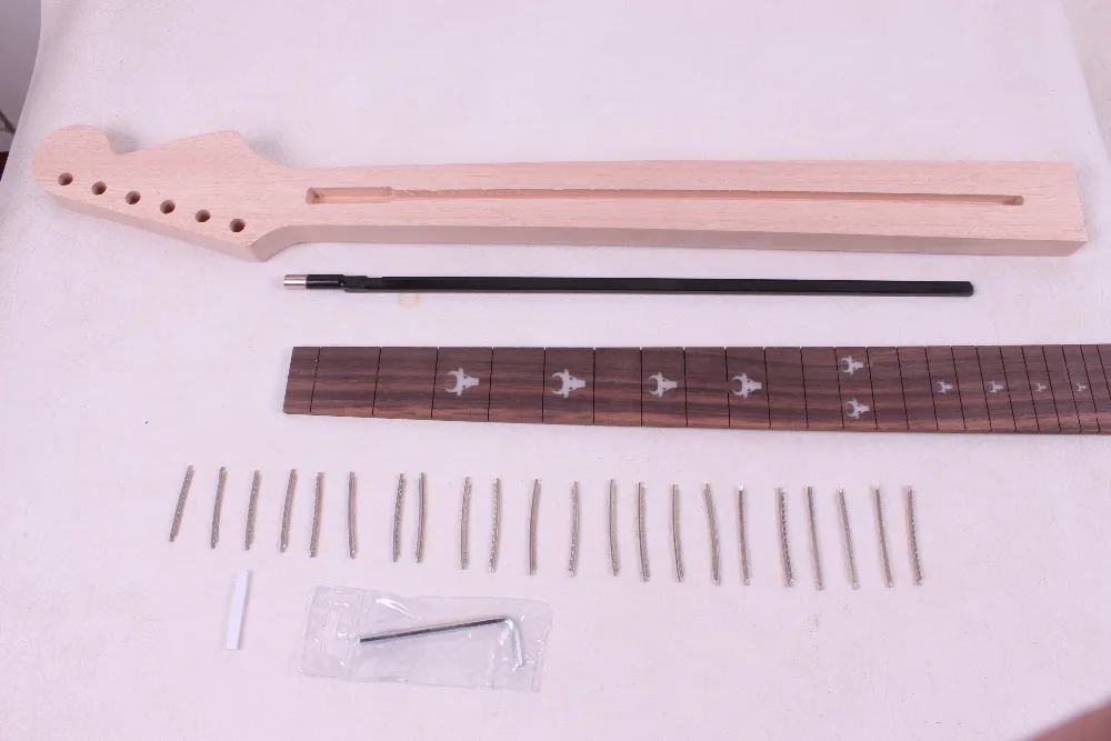 

1 pcs electric guitar neck New Unfinished 22 fret 25.5 inch Truss rod 007#