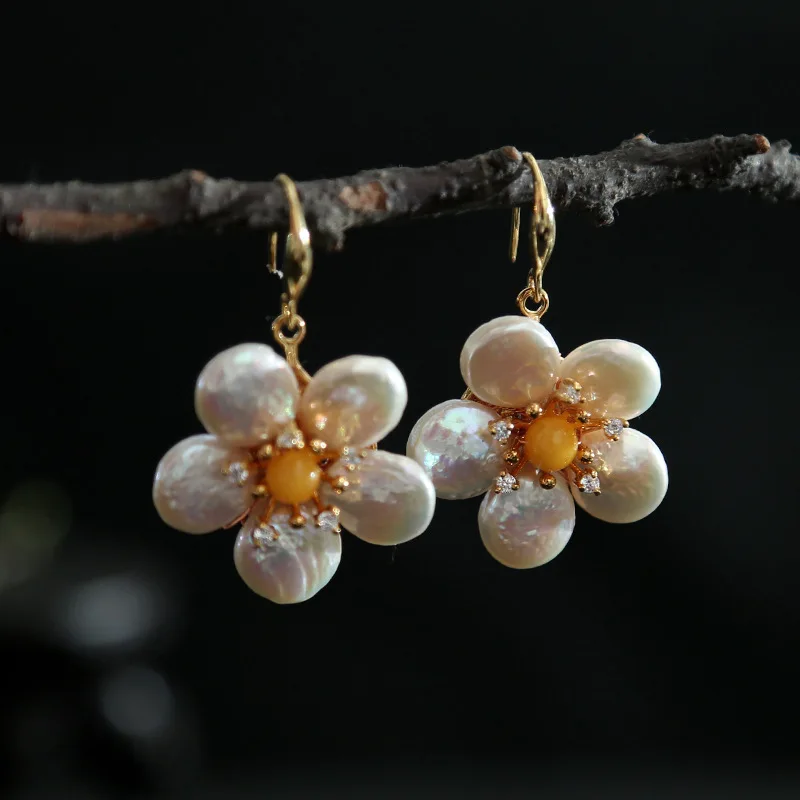 

Manual original natural abnormity beeswax fashion new earrings ears hang wholesale pearl flowers