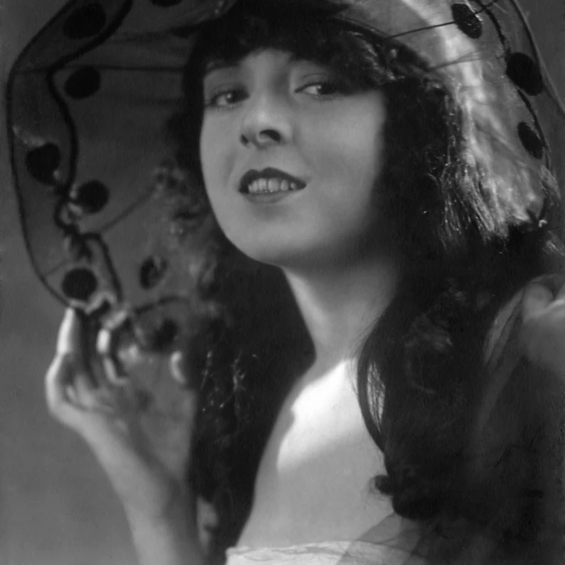 Colleen Moore Ca. Late 1910S Photo Print (16 x 20)