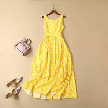 

In the summer of 2020 the new temperament show thin waist strap in long dress