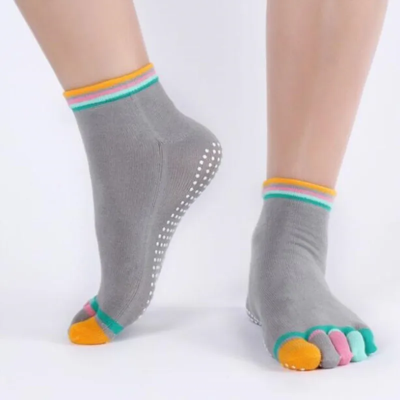 Женские спортивные цветные носки для йоги, популярные хлопковые носки для фитнеса и пилатеса, радужные Нескользящие Дышащие носки с пальцами, 4 цвета