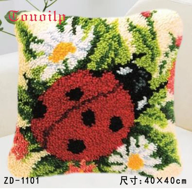 

Pillow "do it yourself" method of needlework kit latch hook cartoon Ladybug rug kit Unfinshed / embroidered carpet pattern