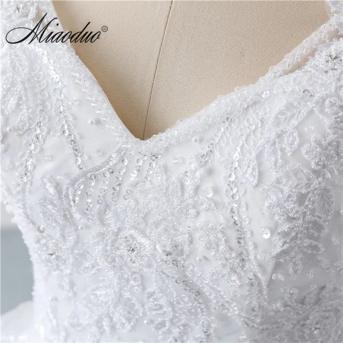 red wedding dresses Miaoduo Ball Gown Tulle V Neck Wedding Dress Long Sleeve Custom Made Appliques Sexy Back Vestios De Novia 2022 black wedding dresses