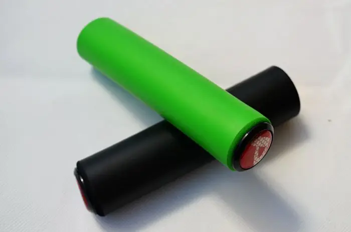 green black Pasak 10 цветов Сверхлегкий Руль велосипеда ручки пена силиконовая губка противоскользящие амортизирующие MTB дорожный велосипед ручки для велосипеда - Цвет: green black