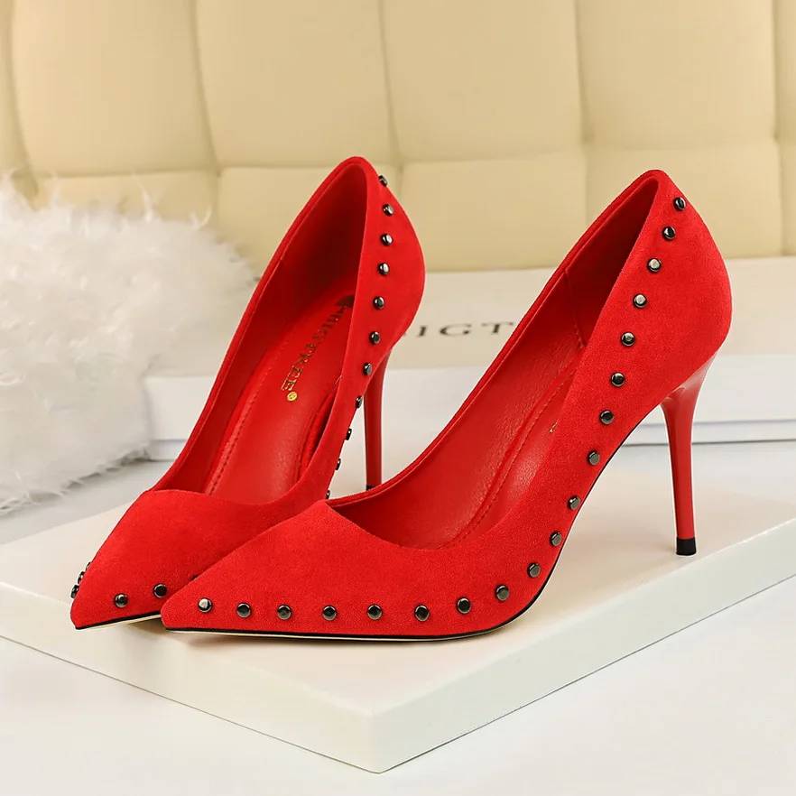 

2019 new arriver rivet wedding shoes bride fashion plus size suede brides wedding red shoes vintage
