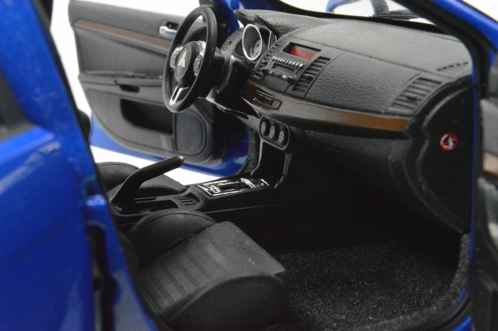 Модель Paudi 1/18 1:18 Масштаб Mitsubishi Lancer EVO X Синий литой модельный автомобиль двери открытый руль слева