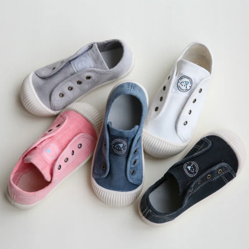 Детская обувь; новая весенняя Повседневная яркая детская обувь ярких цветов для маленьких девочек; парусиновая обувь для маленьких мальчиков; спортивная удобная обувь