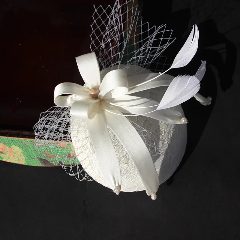 Новая женская мягкая фетровая шляпа Свадебные шляпы для женщин элегантные перьевые Женские однотонные Свадебные Вечерние черные шляпы фетровые церковные платья аксессуары