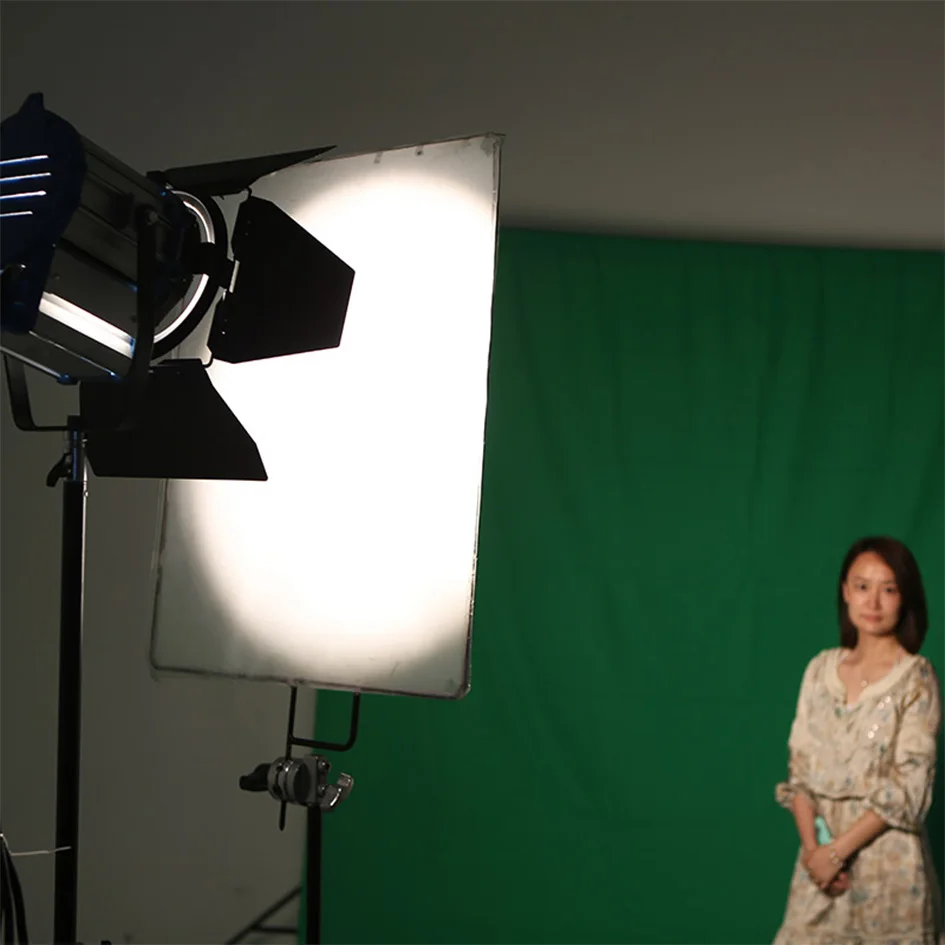 ALUMOTECH As Arri 650W Fresnel Tungsten Light+Bulb