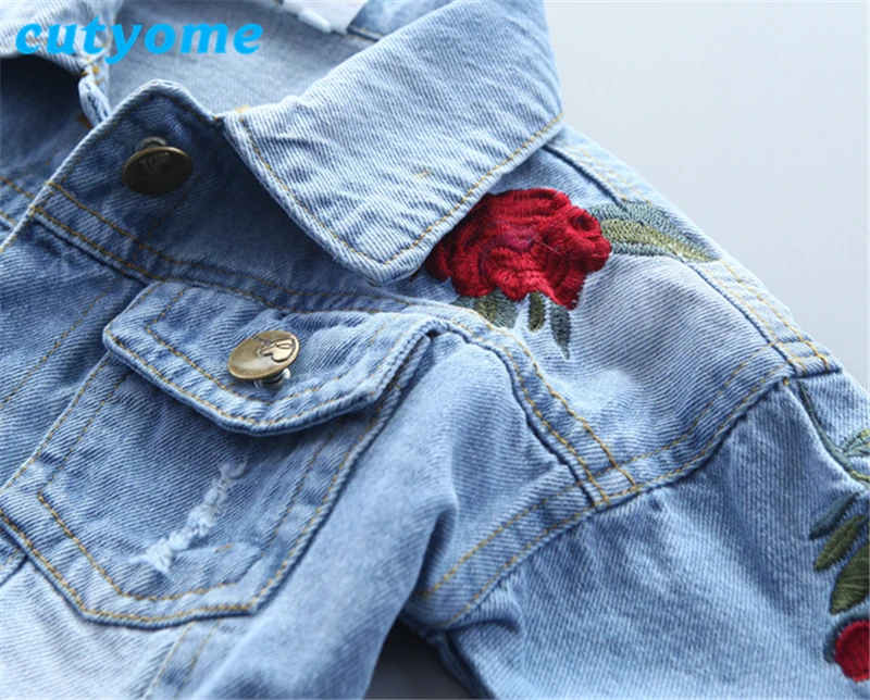 Cutyome весенние детские джинсы куртка для маленьких девочек мода Роза, вышивка Цветочная бомбер Блейзер Осень малышей детские джинсовые пальт
