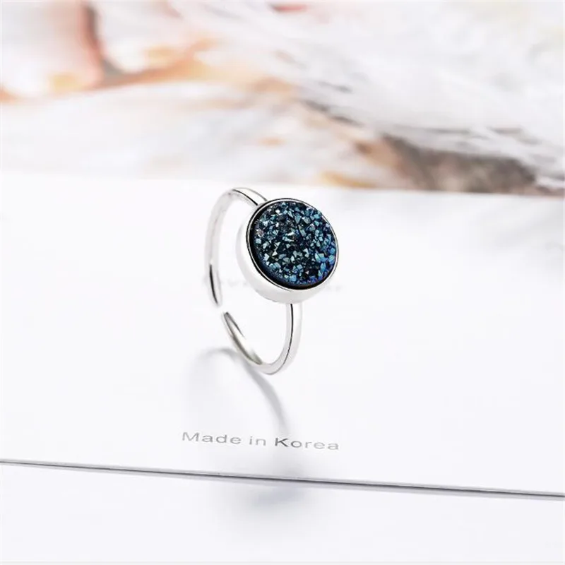 

New Arrival Temperament Round Blue Ore 925 Sterling Silver Fashion Jewelry Stone Tooth Crystal Geometric Opening Rings R486