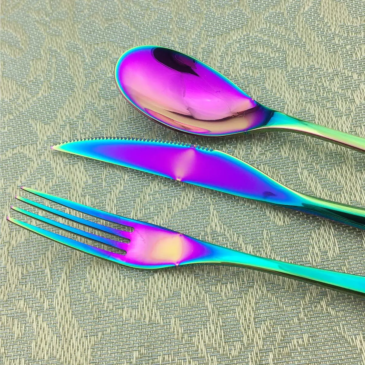 Роскошные блестящие 24-штук красочные Радуга столовые приборы Нержавеющая сталь набор посуды нож, вилки чайной посуды набор серебряных изделий