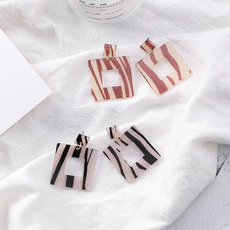 

Korean Fashion Personality Texture Acrylic Square Earrings for Women Wild Exaggerated Long Square Geometry Earring 2018