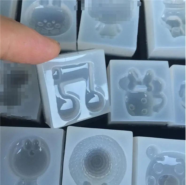 

GLADZGT Cartoon silicone mold DIY resin jewelry pendant necklace pendant lanugo mold resin molds for jewelry