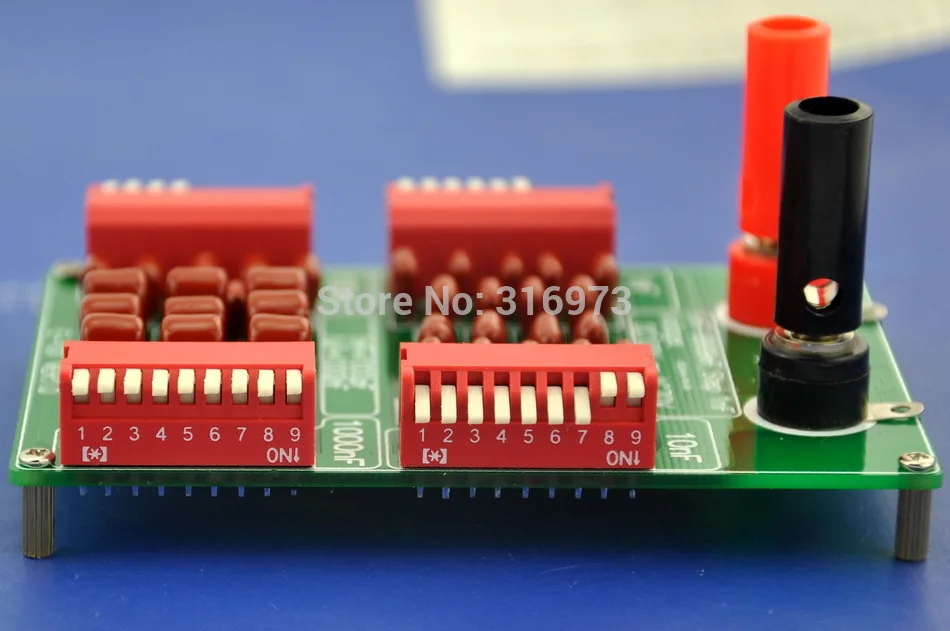 Программируемая конденсаторная плата на четыре десятилетнего расстояния от 1 нФ