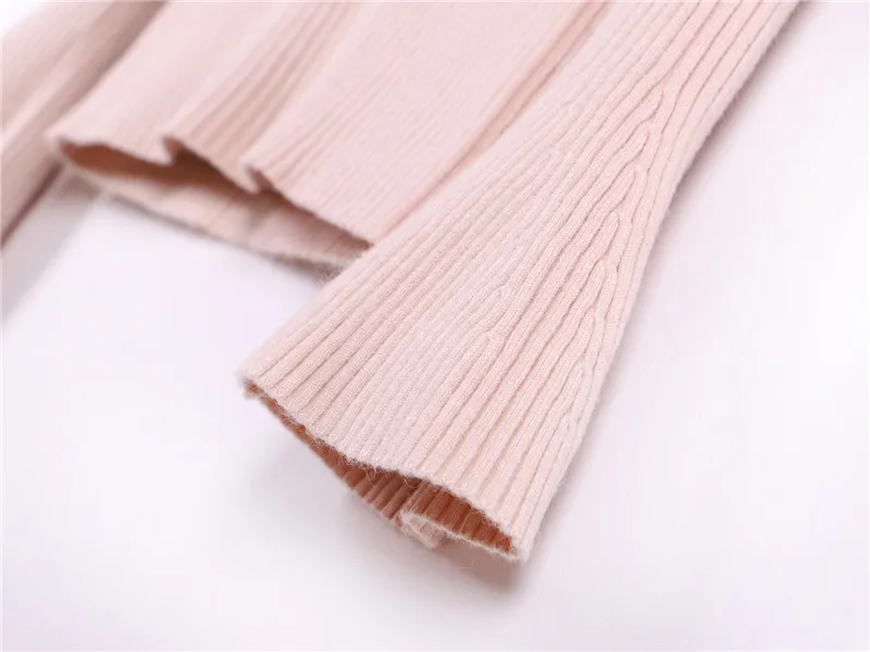 Sexy Flare Sleeve Sweater Women Fashion V-neck Bell Sleeve Knit Pullover Jumper  Female Brand Solid Color Knitted Sweater D216