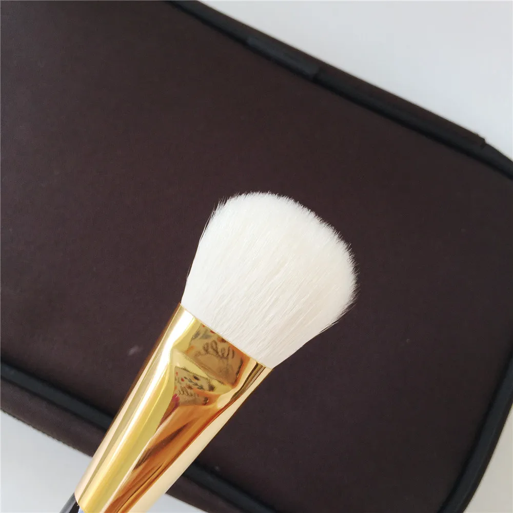 yani TF-SERIES CREAM FOUNDATION BRUSH 02 _ 3