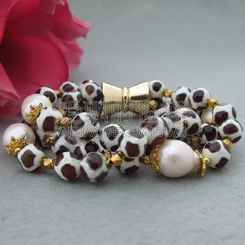

B061211 3 Strands Round Faceted White Freshwater Keshi Pearl Bracelet