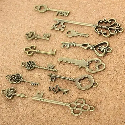

13Pcs Antique Old Look Bronze Keys Vintage DIY Pendant Metal Charms Decorations