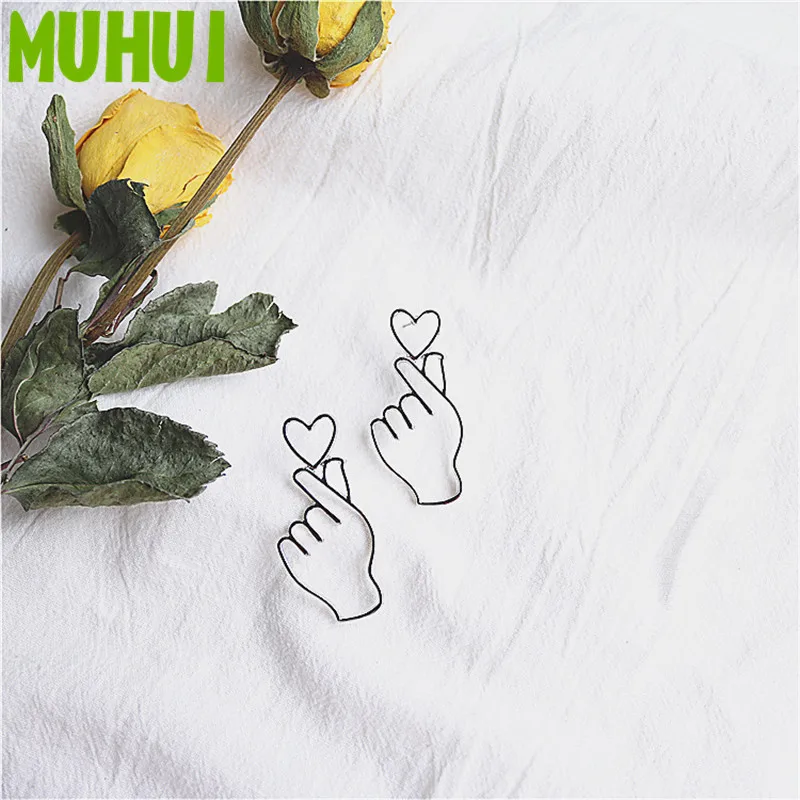 

Personality Metal Hollowing Heart Gesture Earrings Women 18693