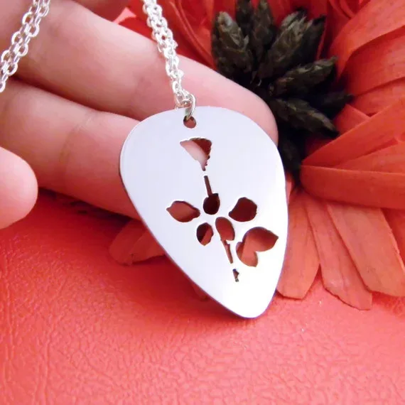 Elegant-Flower-Pendant-Necklace-Simple-High-Quality-Stainless-Steel-Jewelry-Necklaces-for-Men-And-Women-YP3939 (2)