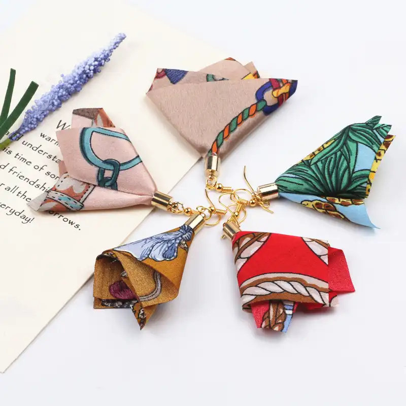 Fashewelry 20Pcs Random Mixed Colors Polyester Long Tassel Pendants with Loops 3.35 Inch//85mm for Jewelry Making Bookmarks Souvenir