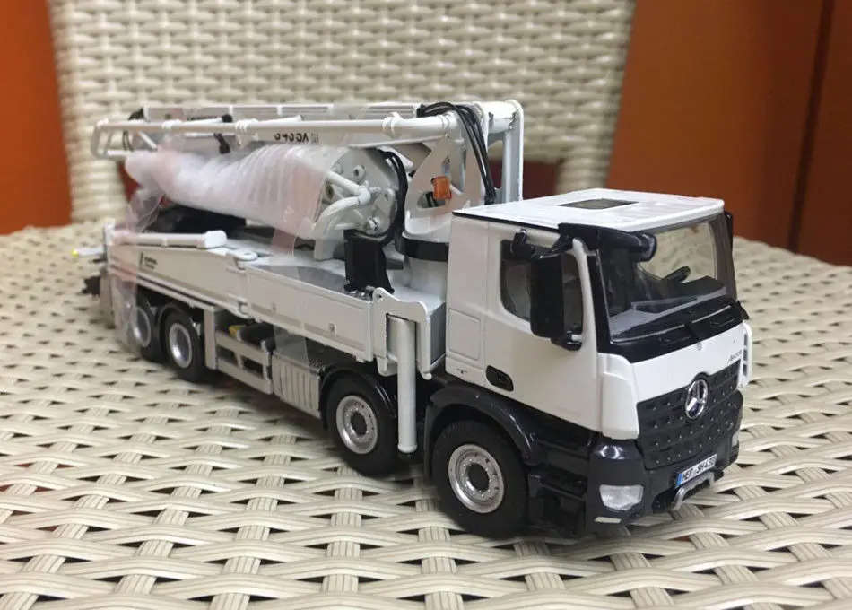 NZG 951 1/50 Schwing S 43 SX III Mercedes-Benz Arocs 8x4 грузовик навесной бетон