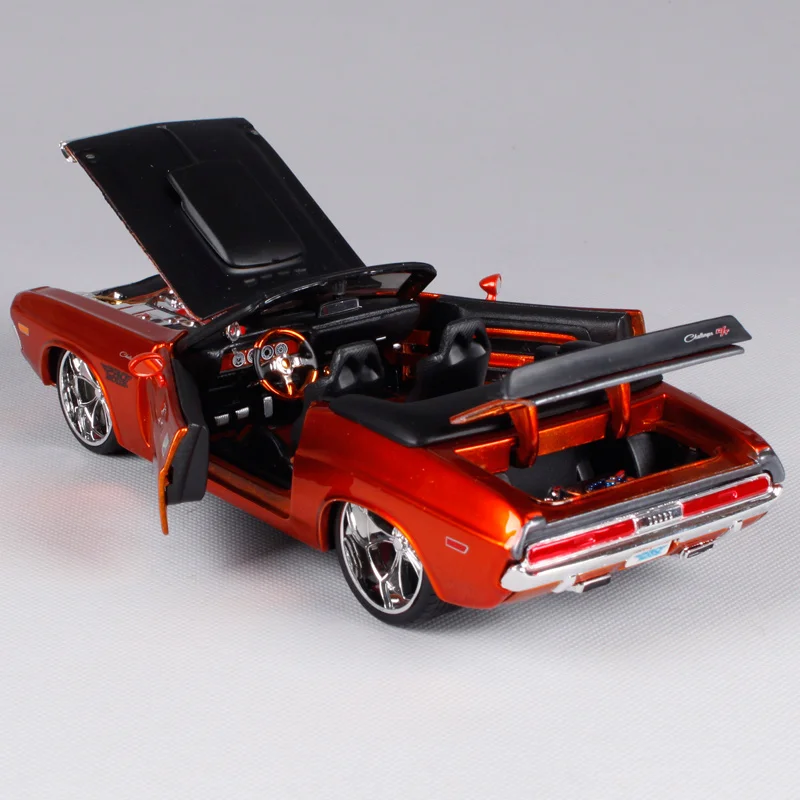 Модель автомобиля Maisto 1:24 1970 Dodge Challenger R/T литая под давлением новая игрушка в
