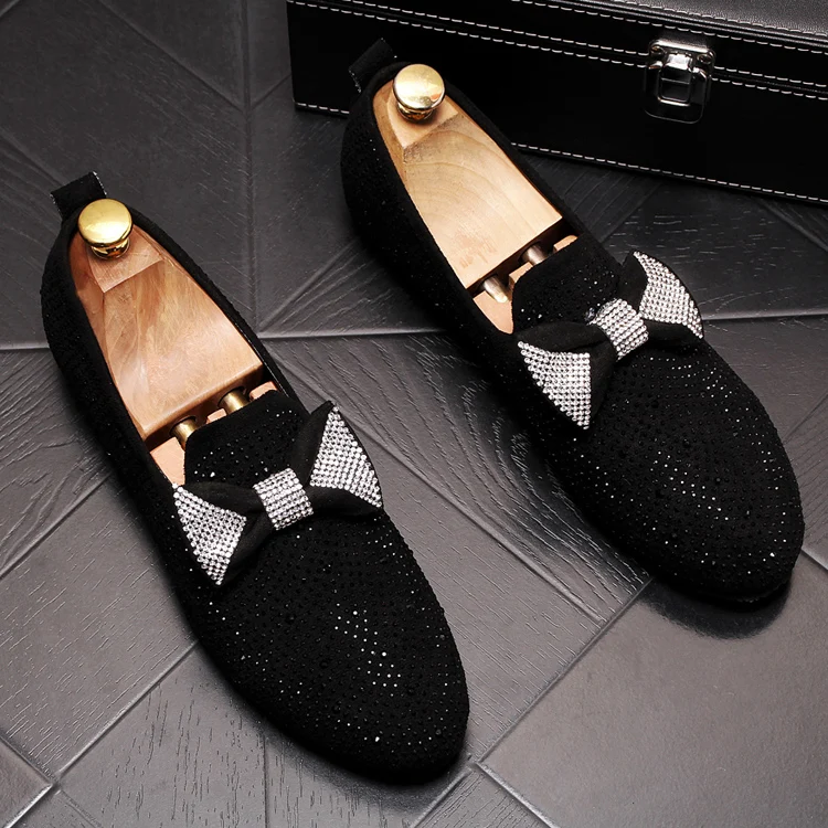 CuddlyIIPanda/Роскошные Дизайнерские мужские повседневные лоферы с бантиком-бабочкой; мужские блестящие слипоны со стразами; Свадебная обувь - Цвет: Черный