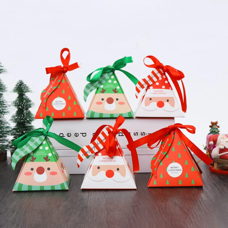

5pcs Merry Christmas Packaging Candy Dragee Paper Bag Gifts for The New Year Noel Xmas Tree Chocolate Wrapping with Ribbon Tags