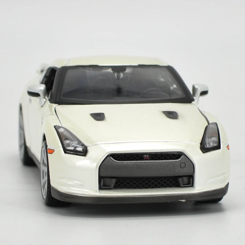 

1:24 alloy Fast & Furious Nissan GTR car models, high simulation supercar, metal Diecasts, toy vehicles,ornaments, free shipping