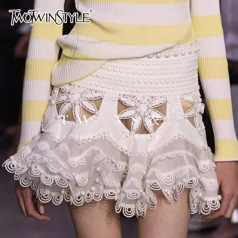 TWOTWINSTYLE пачка мини юбка выдалбливают Эластичный Высокая талия большой размеры драпированные юбки для женщин женские лето 2018 г. модные