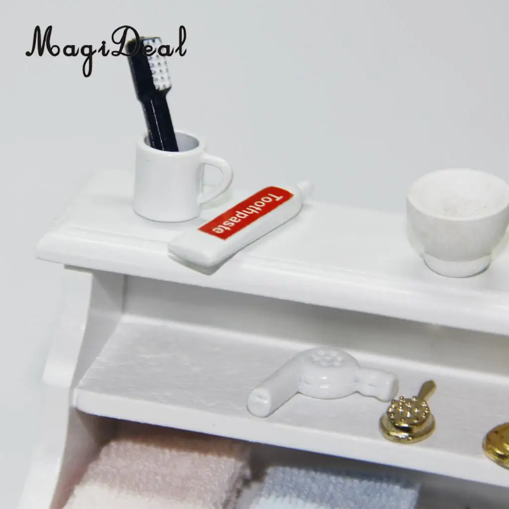 MagiDeal 4Pcs/Set 1/12 Dollhouse Miniature Comb Hair Dryer Mirror for Dolls Bathroom Accessories Children Toys