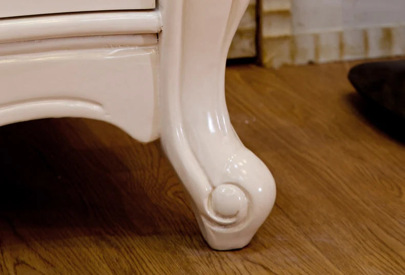 detaill-10 the leg